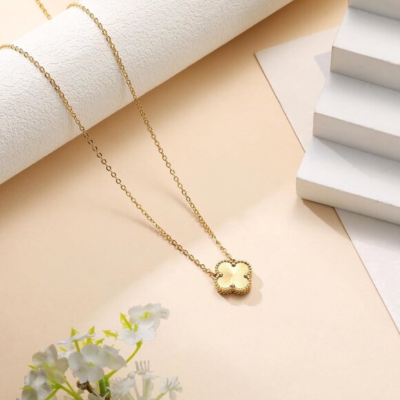 Clover Pendant Necklace for Women 18K Gold Plated Four Leaf Clover Necklaces Luc - Picture 4 of 7